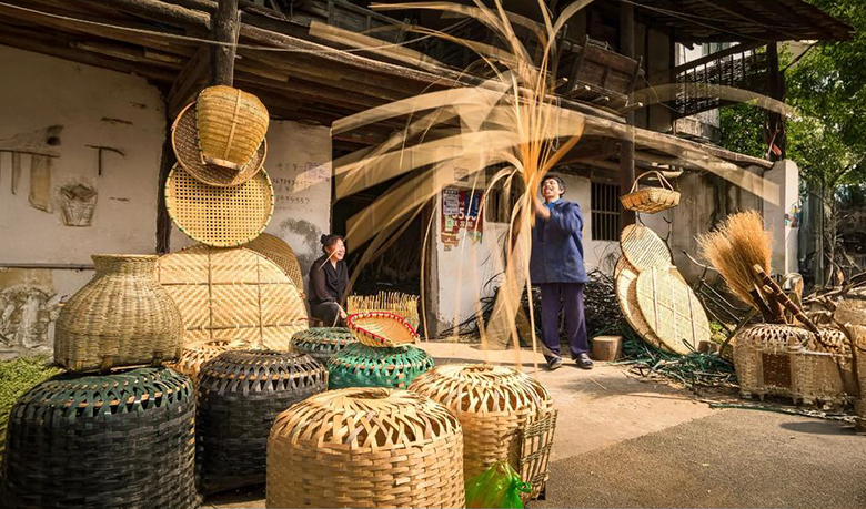 Artisans weaving rattan and bamboo baskets in a Hanzhong workshop